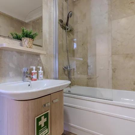 #318 Spacious 2br Bright Interiors